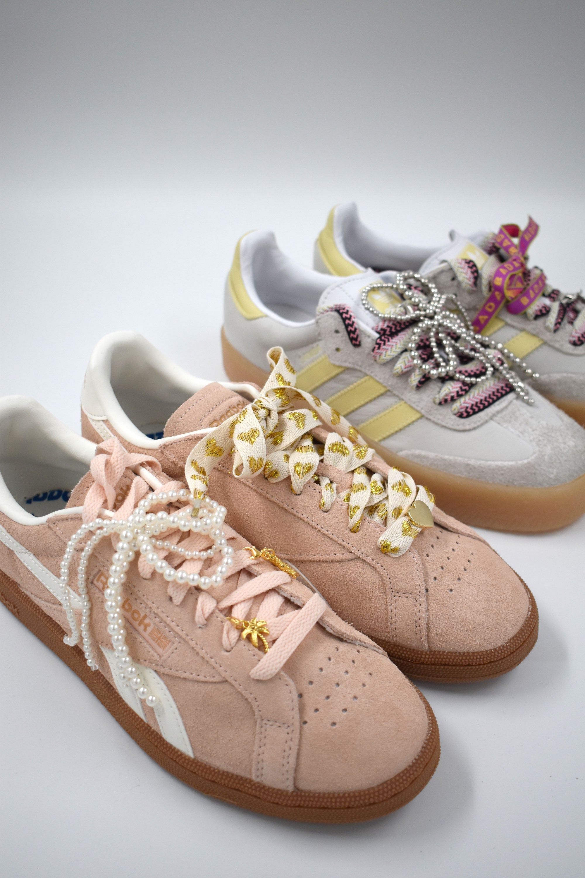AHANDMAKER 4 stuks parelschoenenketting, gelaagde parels schoenveter bedels, bootsketting met gesp, decoratieve kettingen voor vrouwen, laarzen, sneaker, sandalen, schoenen, broekentas, feestgunst AHANDMAKER 4 stuks parelschoenenketting, gelaagde parels schoenveter bedels, bootsketting met gesp, decoratieve kettingen voor vrouwen, laarzen, sneaker, sandalen, schoenen, broekentas, feestgunst